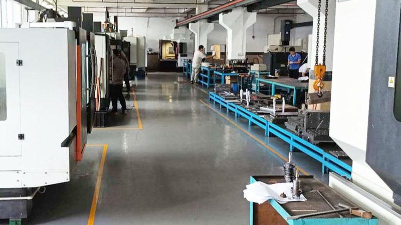 拉伸模具与挤压模具：差异解析与应用场景